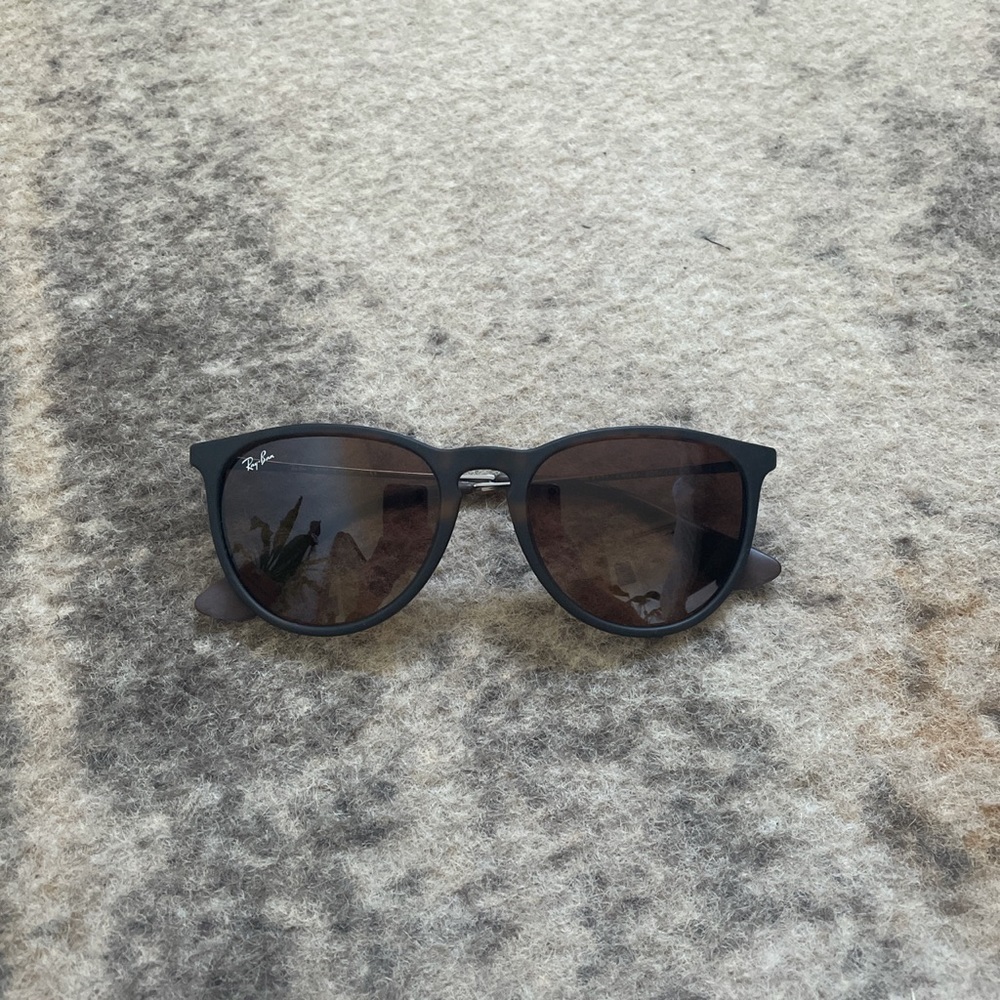 Erika ray ban,only work a few times, matte finish